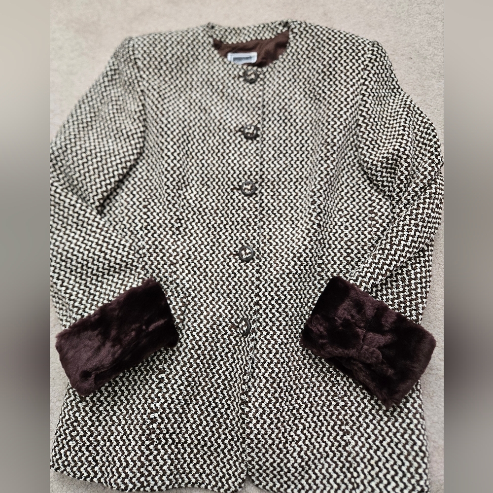 Luisa Spagnoli Wool Blend Brown/Beige Houndstooth Coat With Faux Fur Cuffs.Large